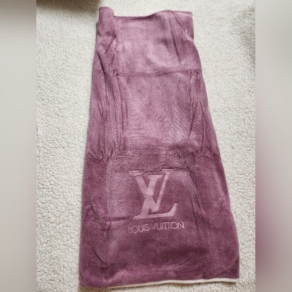 LV Towel Set NWT - Picture 7 of 12
